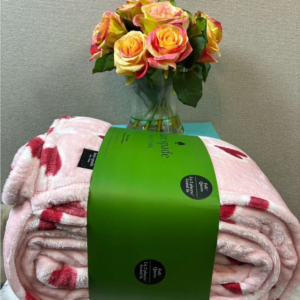 kate spade Pink & Red Heart Plush Blanket - Full/Queen